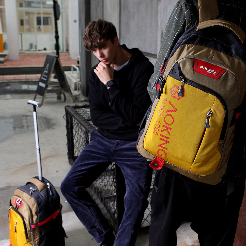 Trolley bag with external headphone port